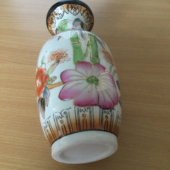 Chinese porcelain vase hand painted w flowers, bamboo, birds, gold  8.25" - Picture 5 of 6